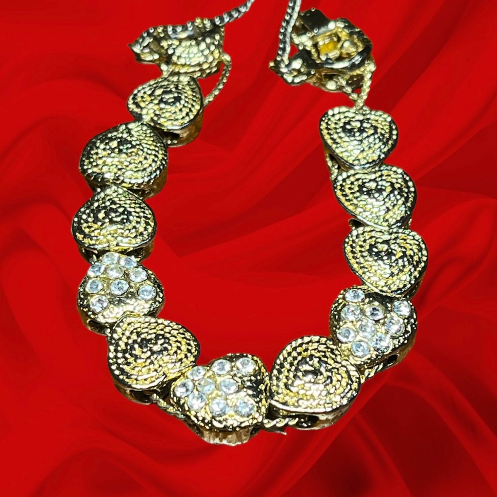 Vintage - Sliding heart 7 ¾" bracelet - gold tone and pave rhinestones